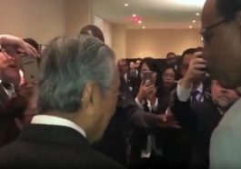 Tun-Dr-Mahathir_dikerumuni_peminat_selepas_ucapan_di_UN_united_nations_majlis_bangsa-bangsa_bersatu_2018